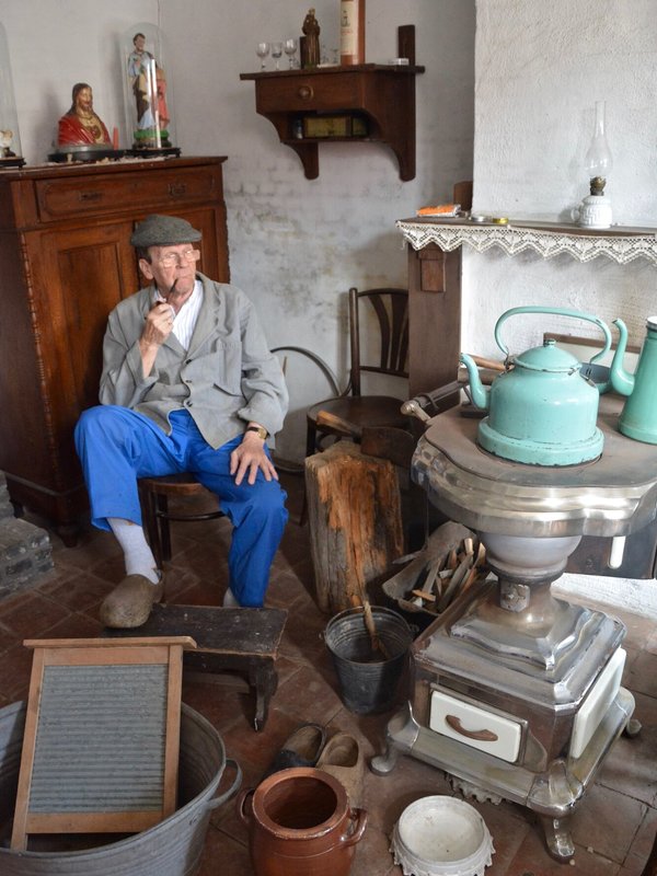 Gids in het EMABB te Noeveren Boom