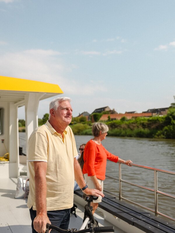 Fietsers op het veer